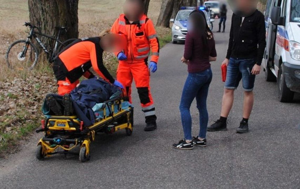 Potrąciła rowerzystę lusterkiem. Mężczyzna w szpitalu Potrąciła rowerzystę lusterkiem. Mężczyzna w szpitalu