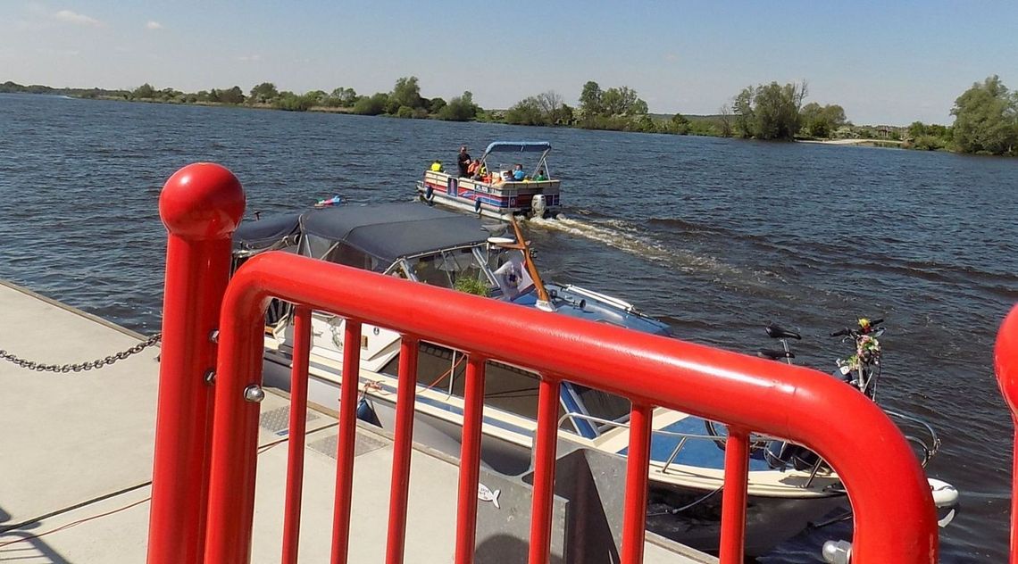 Powiesił się na barierce na nabrzeżu. Gryfińscy policjanci w ostatniej chwili odcięli mu sznur Powiesił się na barierce na nabrzeżu. Gryfińscy policjanci w ostatniej chwili odcięli mu sznur