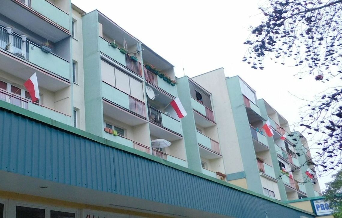 Powiewała dzisiaj na wietrze biało-czerwona, ale nie wszędzie