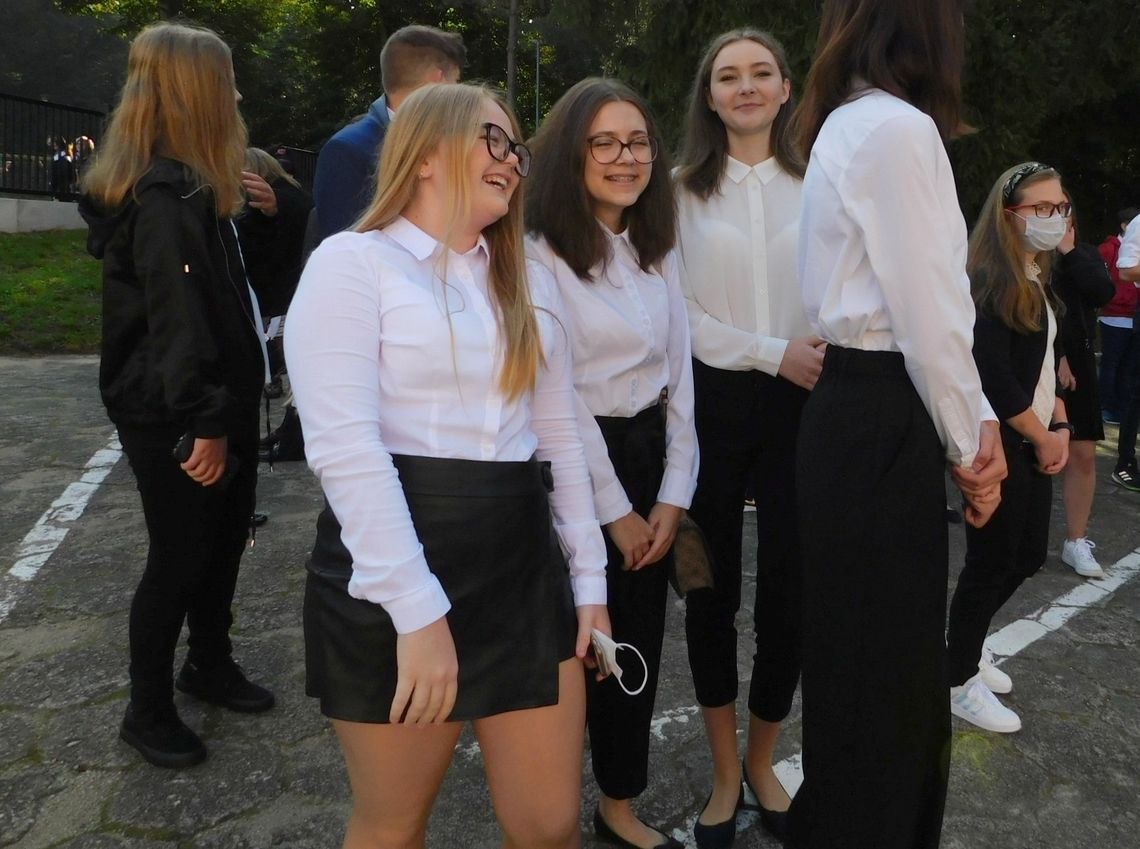 Powitania, emocje i radość towarzyszyły inauguracji roku szkolnego w Gryfinie Powitania, emocje i radość towarzyszyły inauguracji roku szkolnego w Gryfinie