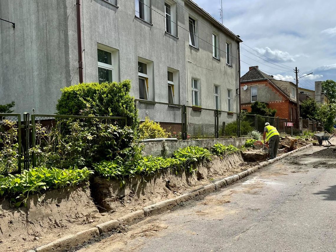 Powstaje chodnik łączący drogę wojewódzką z dworcem kolejowym