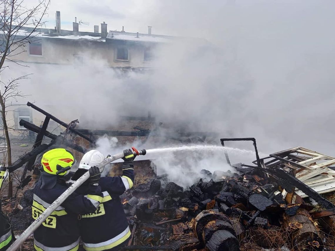 Pożar kotłowni. Ogień gasiło sześć zastępów Pożar kotłowni. Ogień gasiło sześć zastępów
