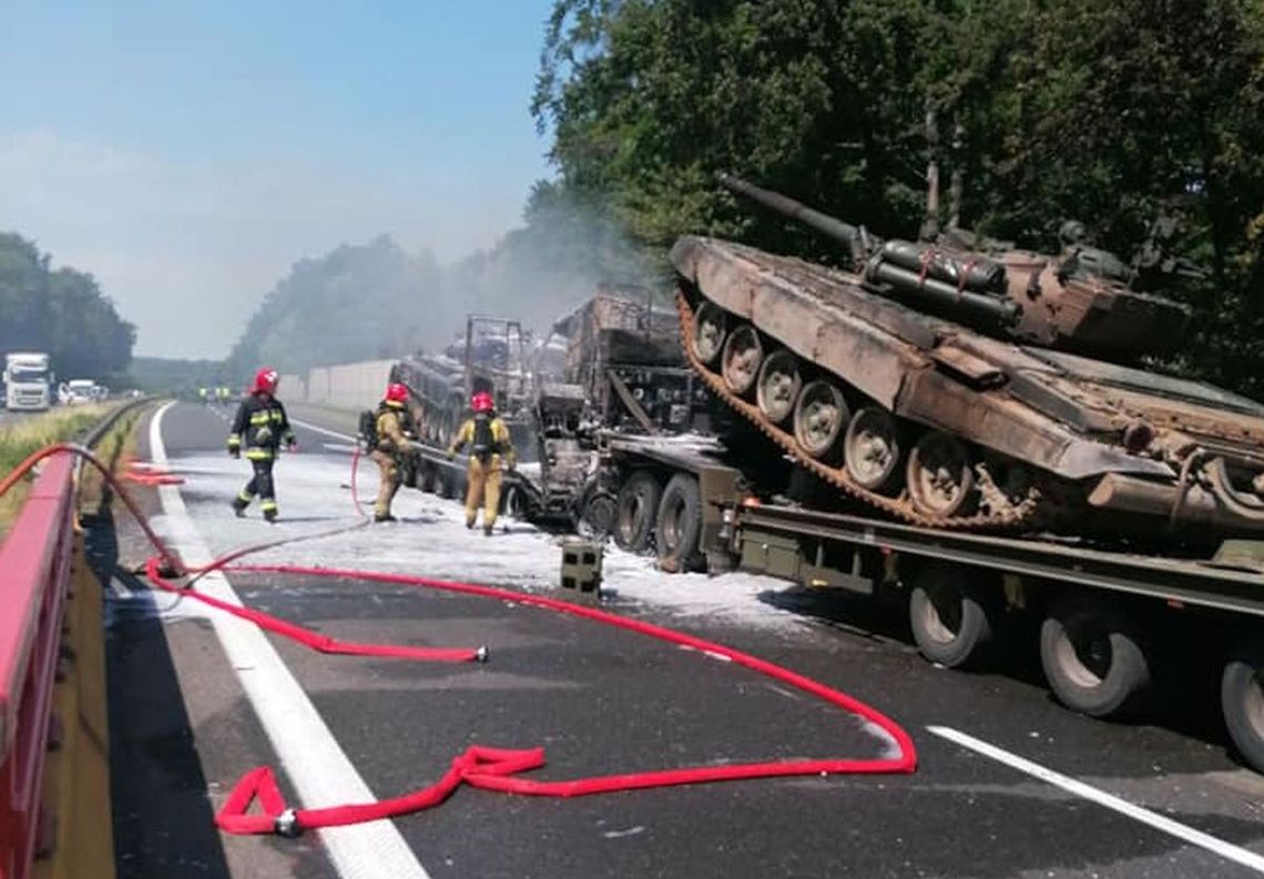 Pożar lawet z czołgami niedaleko Kołbaskowa