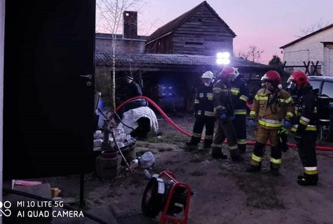 Pożar w domu jednorodzinnym. Strażacy uratowali życie starszej pani [ZDJĘCIA]