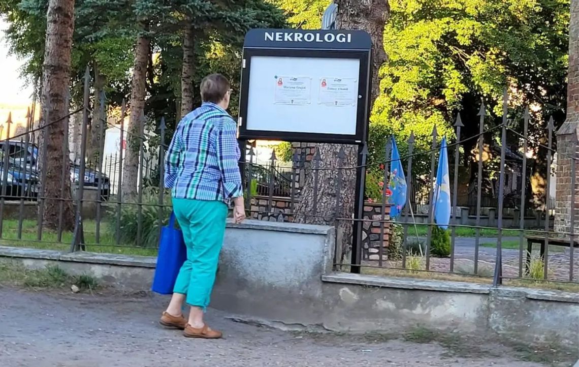 Pożegnanie to jedyny most, przez który musimy przejść samotnie, choć po obu stronach stoją tłumy Pożegnanie to jedyny most, przez który musimy przejść samotnie, choć po obu stronach stoją tłumy