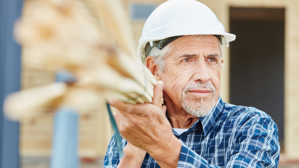 Pracownik w pewnym wieku wart dopłaty. Jakie warunki musi spełnić pracodawca?