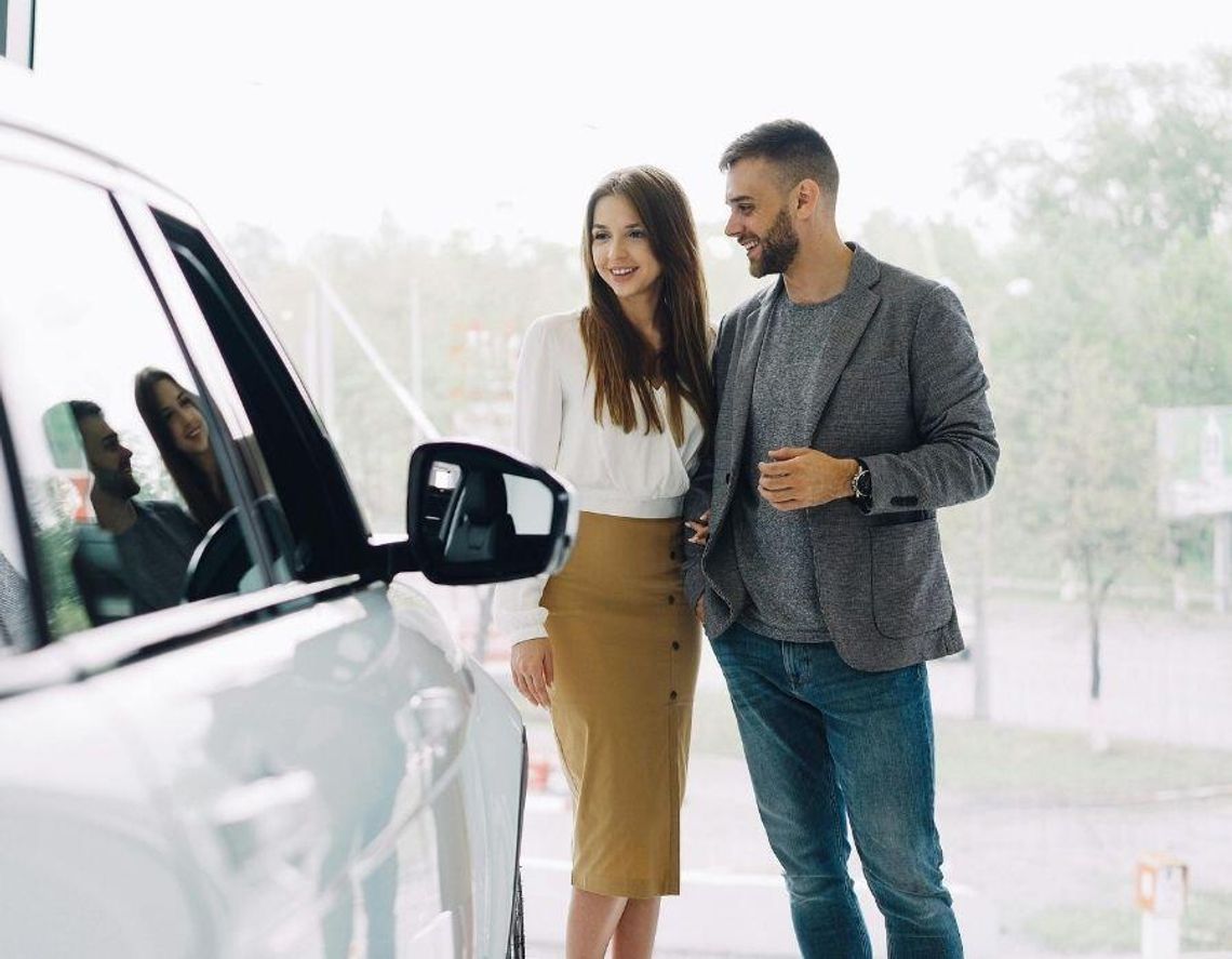 Prawie nowe auta hitem w Polsce. Dlaczego kierowcy wybierają modele używane zamiast salonowych