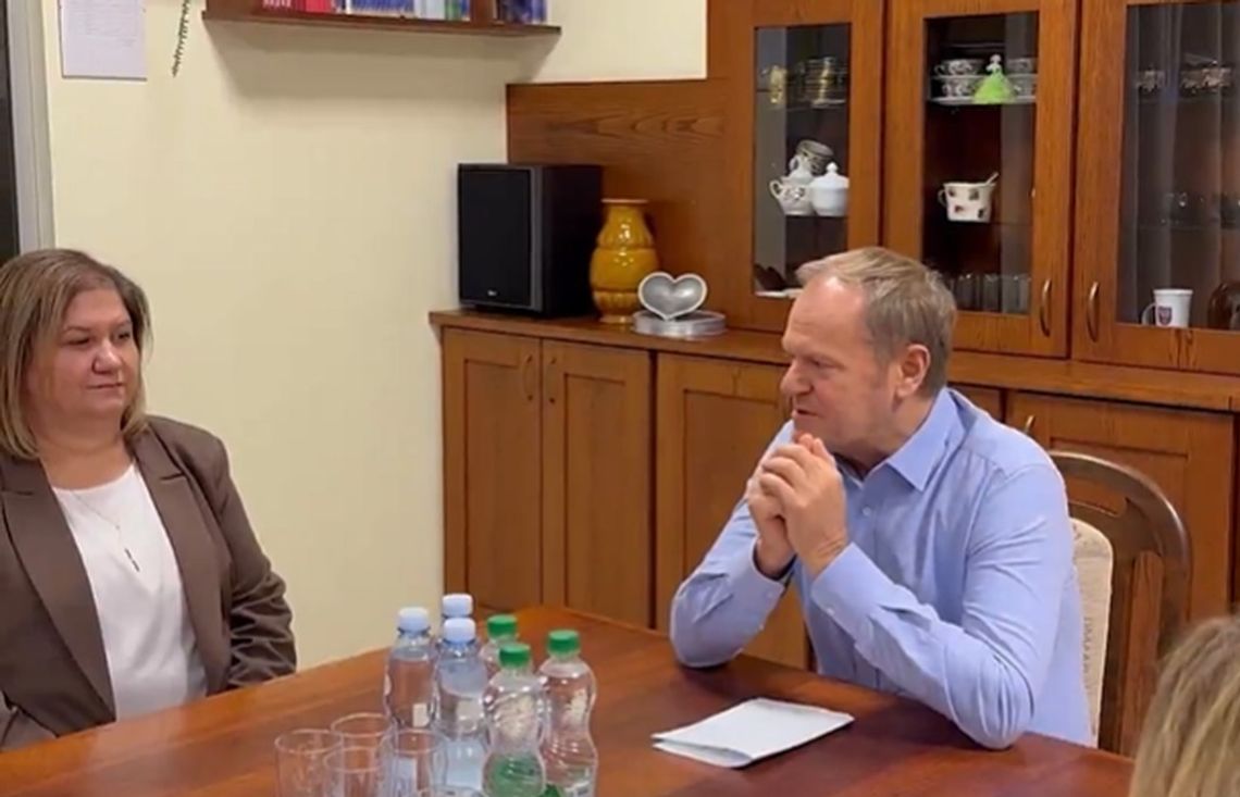 Donald Tusk idzie na ratunek nauczycielom. Chodzi o pieniądze Donald Tusk idzie na ratunek nauczycielom. Chodzi o pieniądze