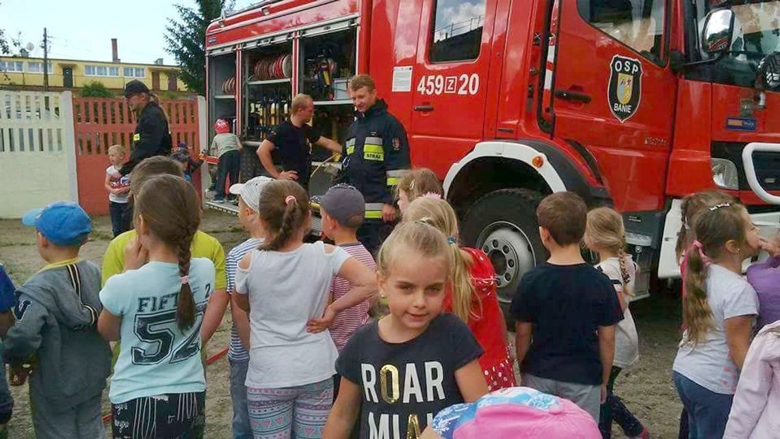Prezent strażaków dla dzieci