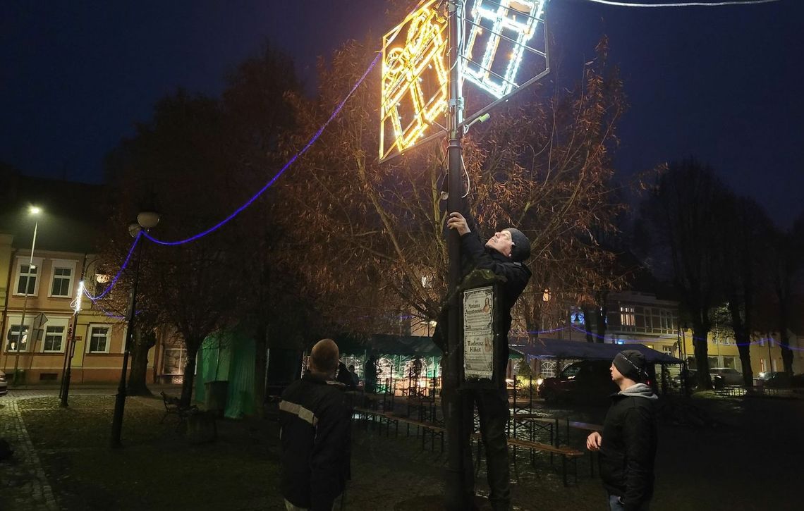 Prezenty świetlne zamiast ciemności. Adwentowy jarmark