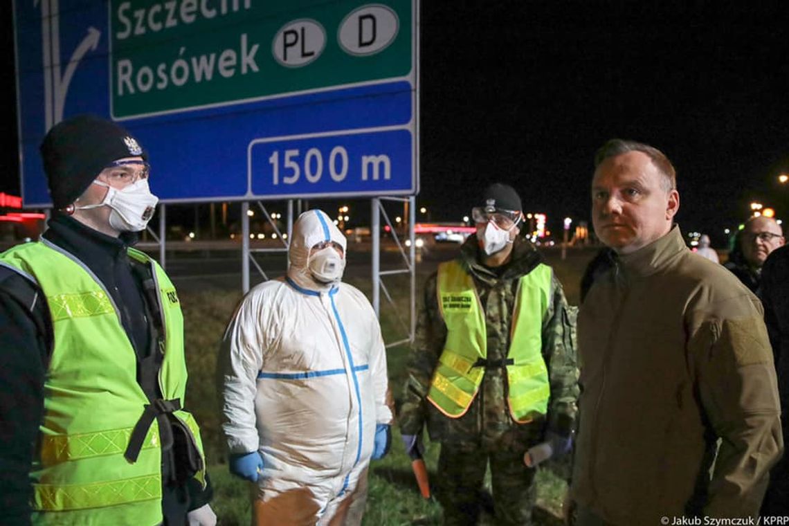 Prezydent Andrzej Duda odwiedził punkt kontroli sanitarnej na granicy [WIDEO]