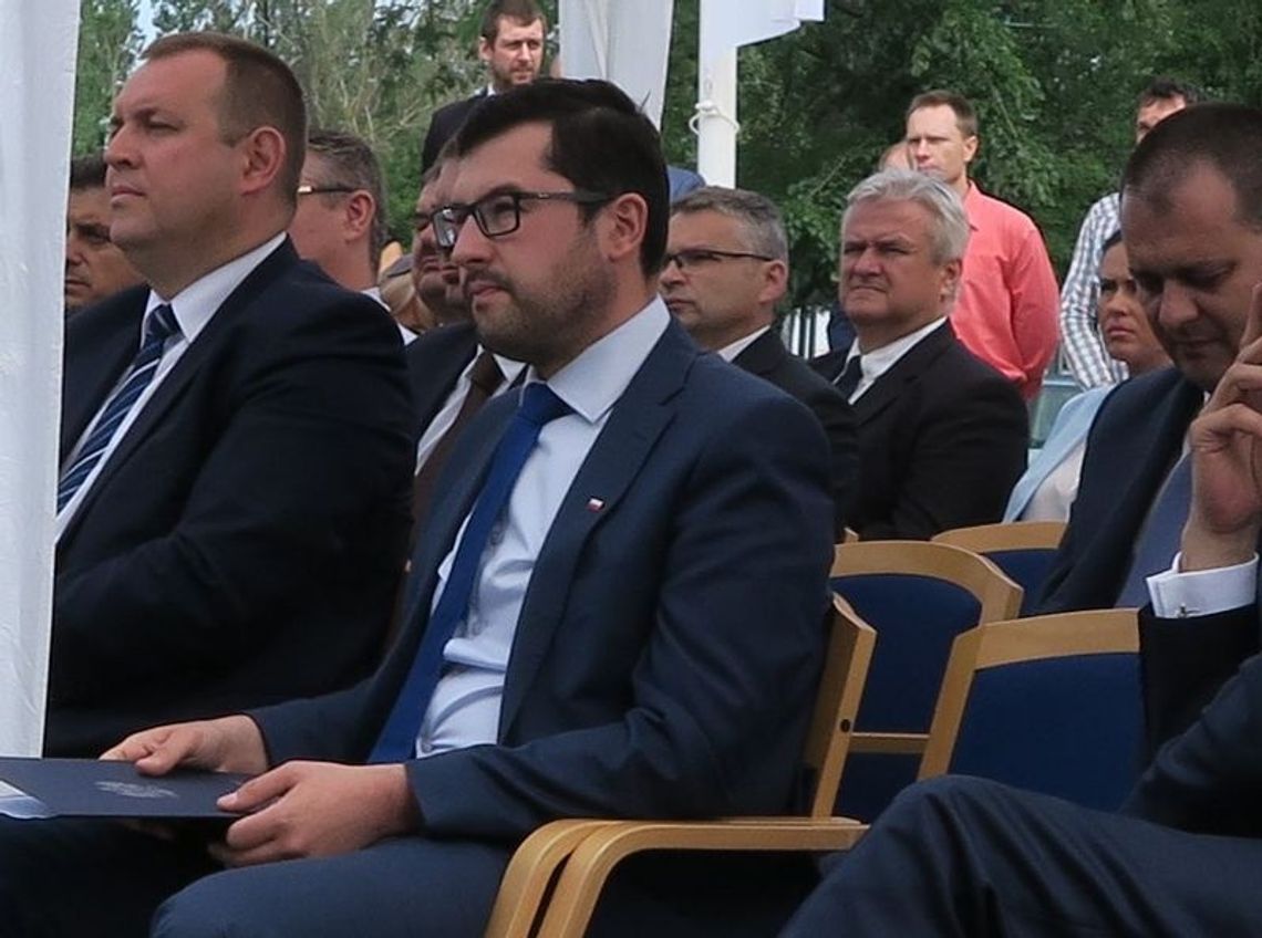Prezydent Andrzej Duda przyznał złote medale pracownikom elektrowni Prezydent Andrzej Duda przyznał złote medale pracownikom elektrowni