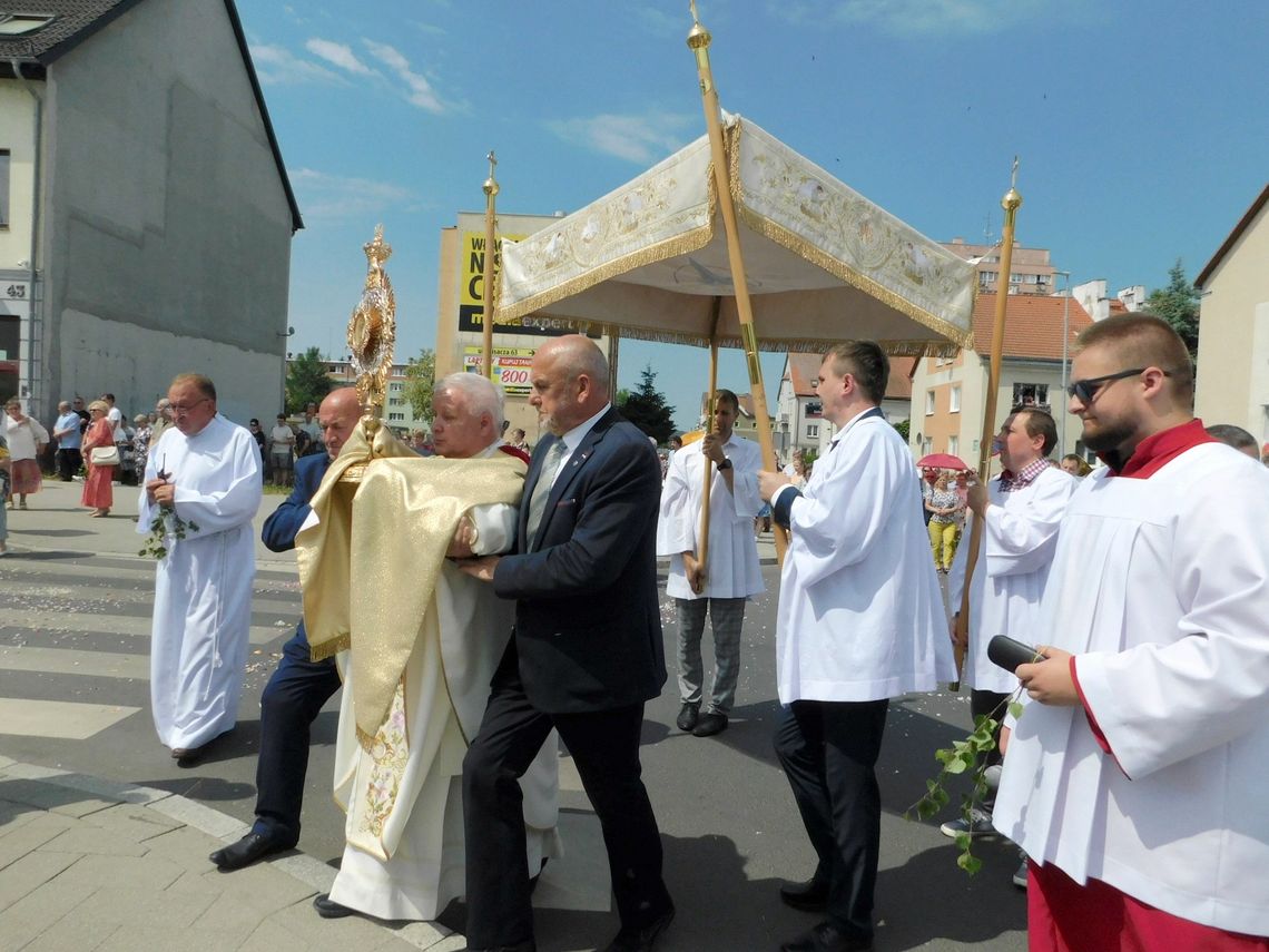 Procesja Bożego Ciała przeszła ulicami Gryfina [ZDJĘCIA]