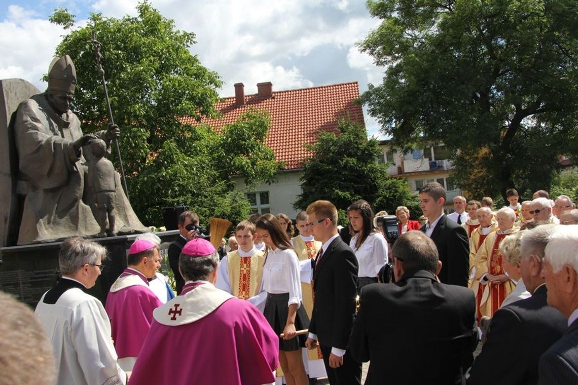 Procesja z relikwiami św. Jana Pawła II - fotorelacja