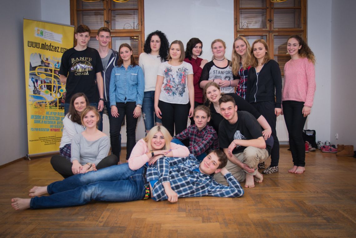 Program ułatwiający poznanie osób młodych, myślących podobnie, otwartych na działania społeczne i zdobywanie wiedzy Program ułatwiający poznanie osób młodych, myślących podobnie, otwartych na działania społeczne i zdobywanie wiedzy