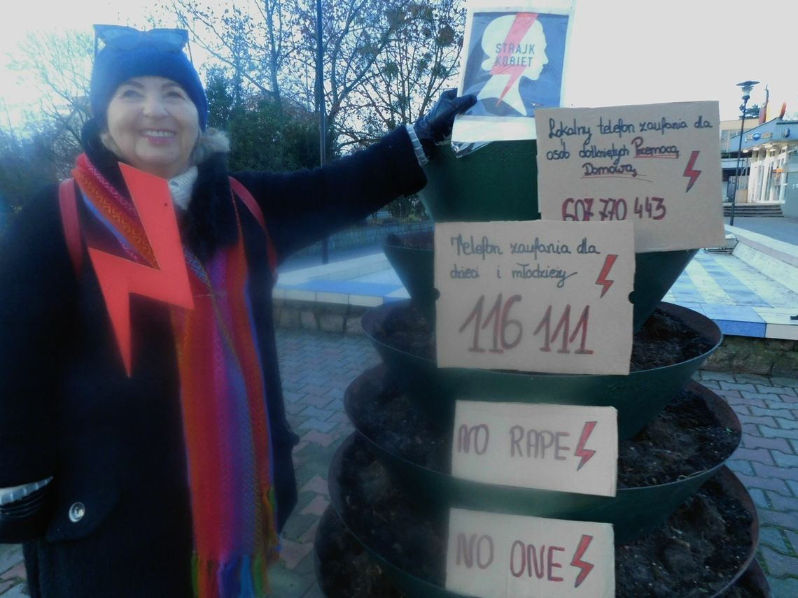 Protest w Gryfinie ze świadectwami osób doświadczających przemocy Protest w Gryfinie ze świadectwami osób doświadczających przemocy