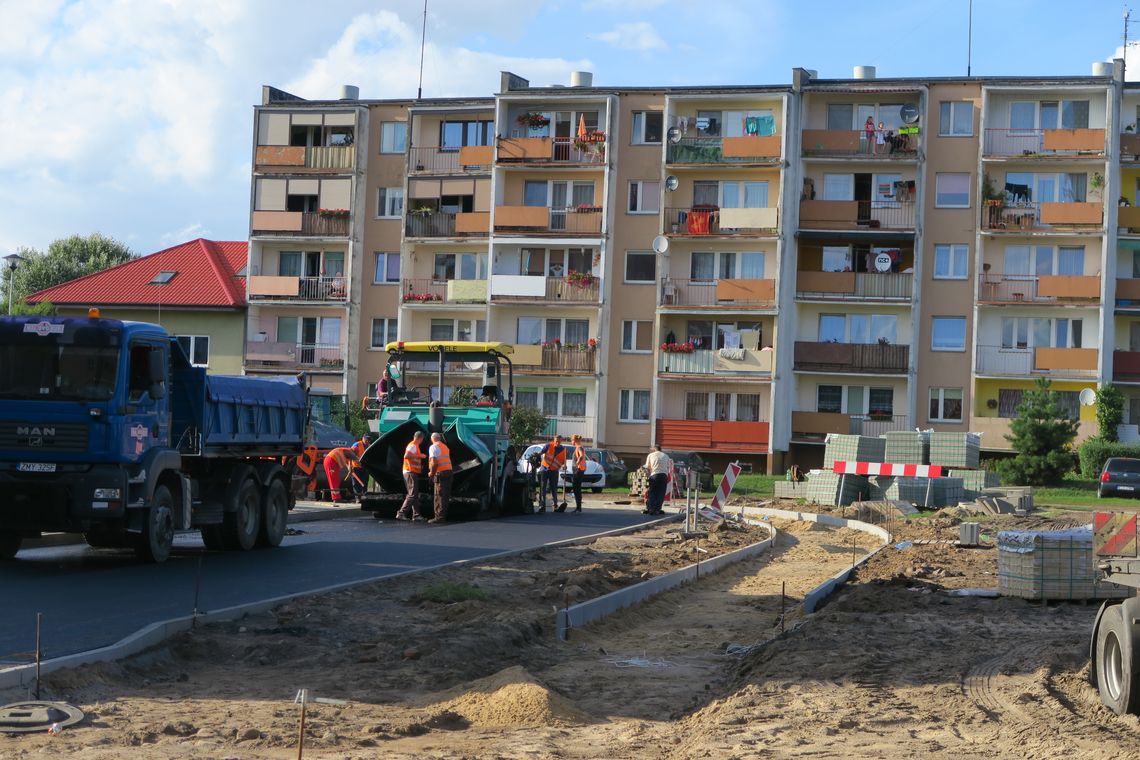 Pryzmy piachu na chodniku usunięte. Skuteczna interwencja igryfino Pryzmy piachu na chodniku usunięte. Skuteczna interwencja igryfino