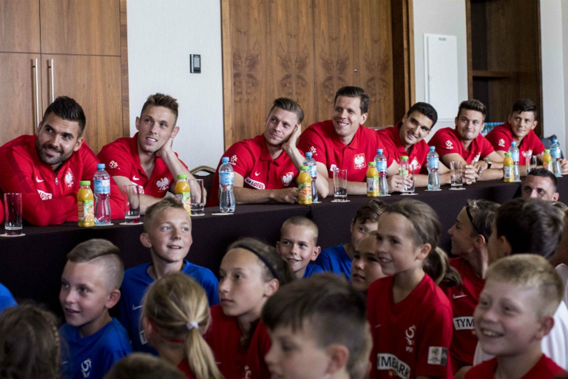  Przed meczem z Litwą dzieci zaskoczyły pytaniami reprezentację [WIDEO]