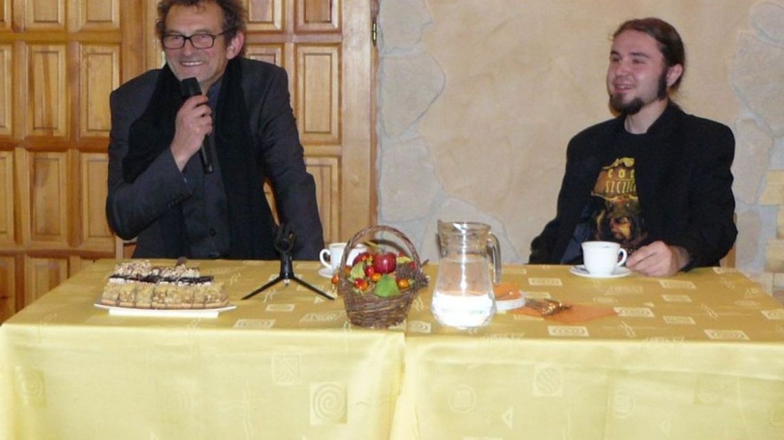 Przed nami kabaretowa uczta pełna humoru i emocji. Doborowych trzech aktorów i dobre teksty