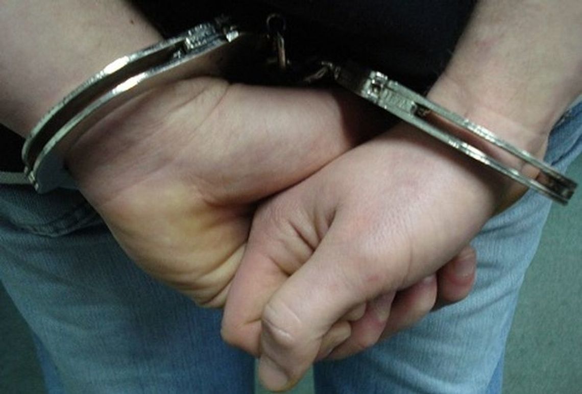 Przed policjantami ukrył się w szafie Przed policjantami ukrył się w szafie