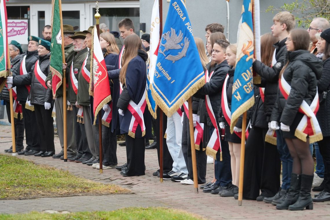 Przedstawiciele społeczności Gryfina złożyli kwiaty Przedstawiciele społeczności Gryfina złożyli kwiaty