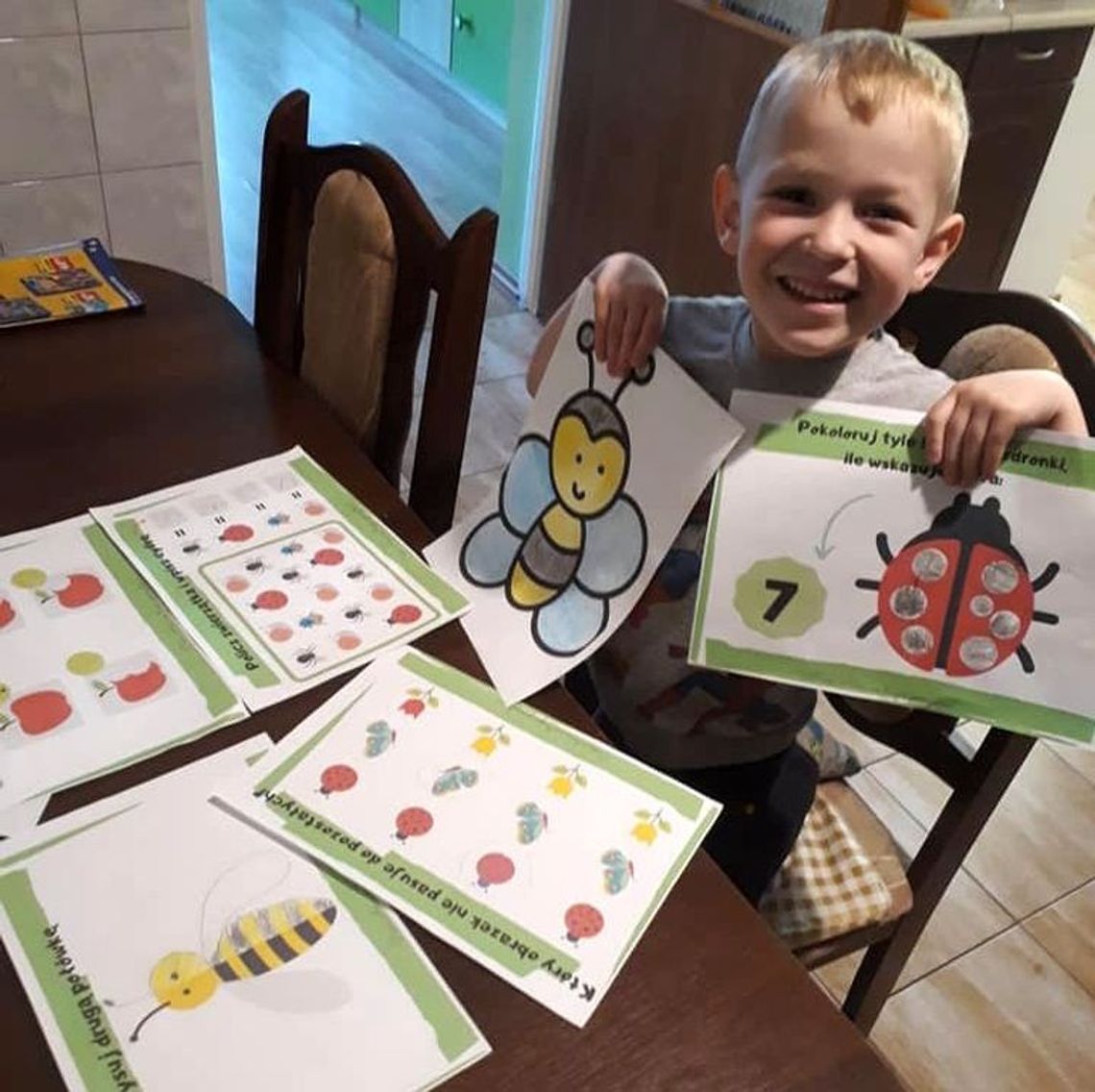 Przedszkolaki świętowały Dzień Pszczoły i Dzień Kosmosu [FOTO]