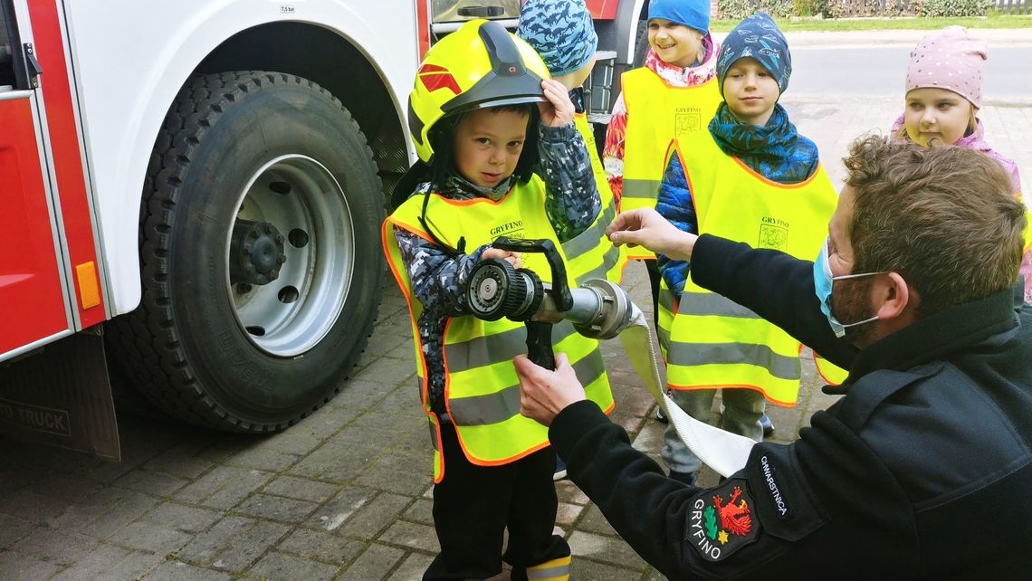 Przedszkolaki z wizytą u strażaków [FOTO]