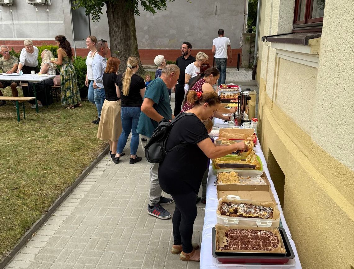Przegrali zakład i musieli upiec ciasto dla zaprzyjaźnionej gminy [FOTO]