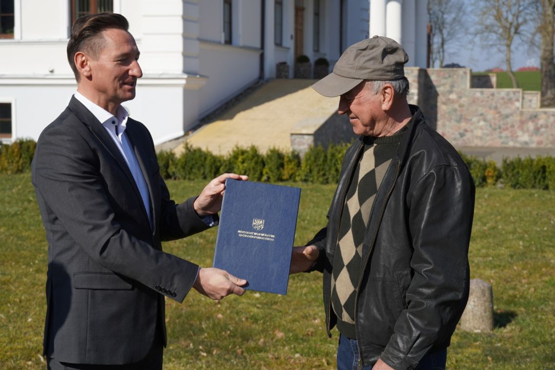 Przekazał cenne zbiory Przekazał cenne zbiory