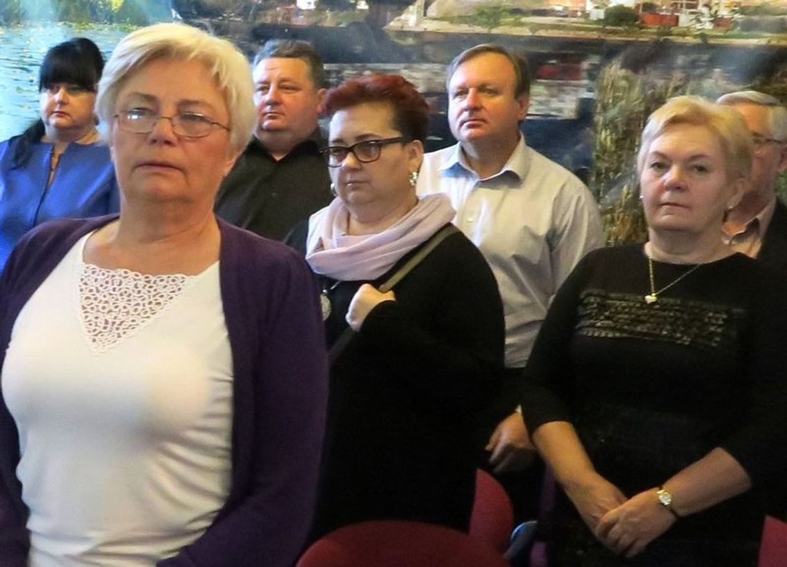 Przeprasza za „nieścisłość w rozumieniu słów” Przeprasza za „nieścisłość w rozumieniu słów”