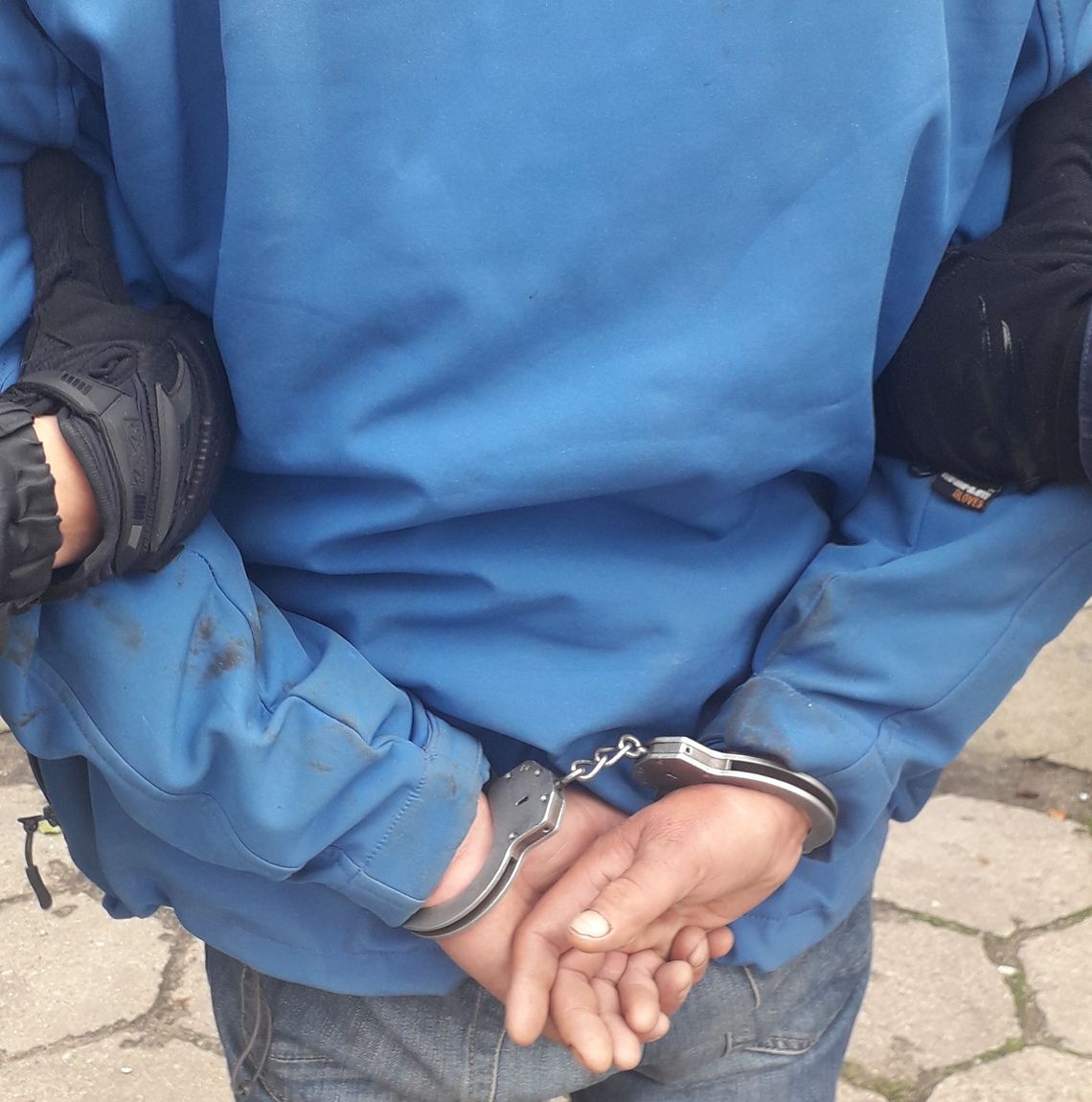 Przerwali cichy krzyk zza 4 ścian. Podejrzany o przemoc domową aresztowany Przerwali cichy krzyk zza 4 ścian. Podejrzany o przemoc domową aresztowany