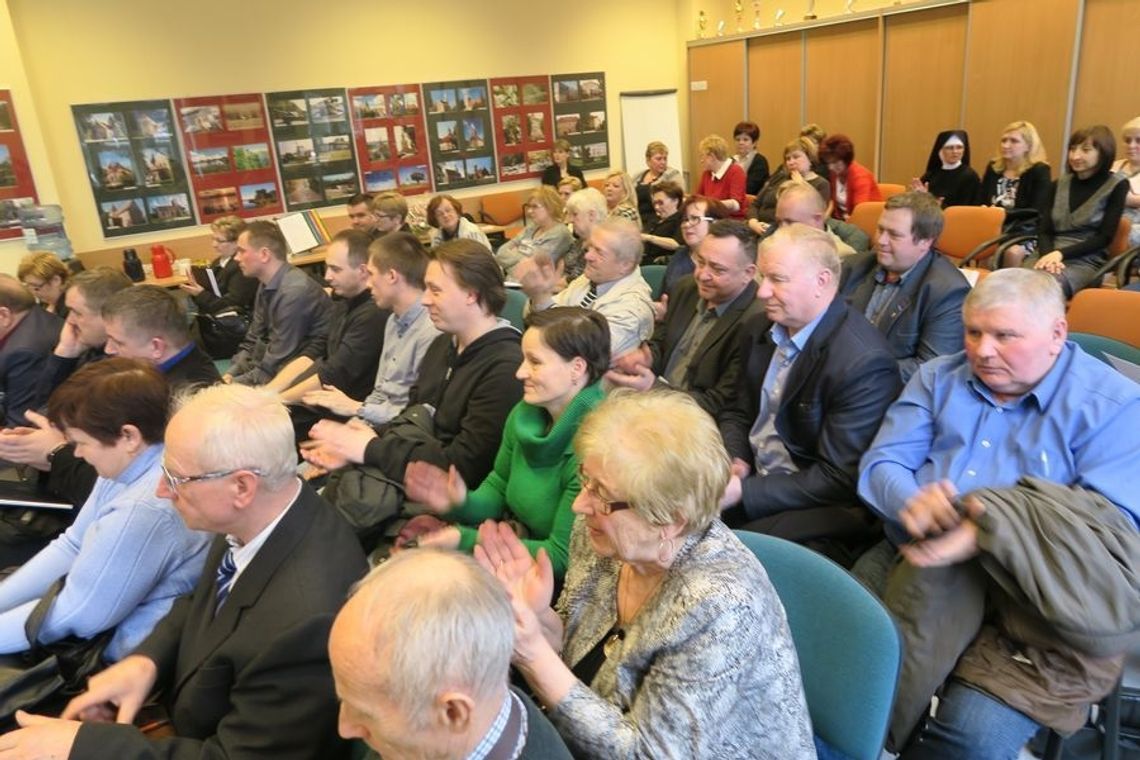 Przerzucali się jak gorącym kartoflem Przerzucali się jak gorącym kartoflem