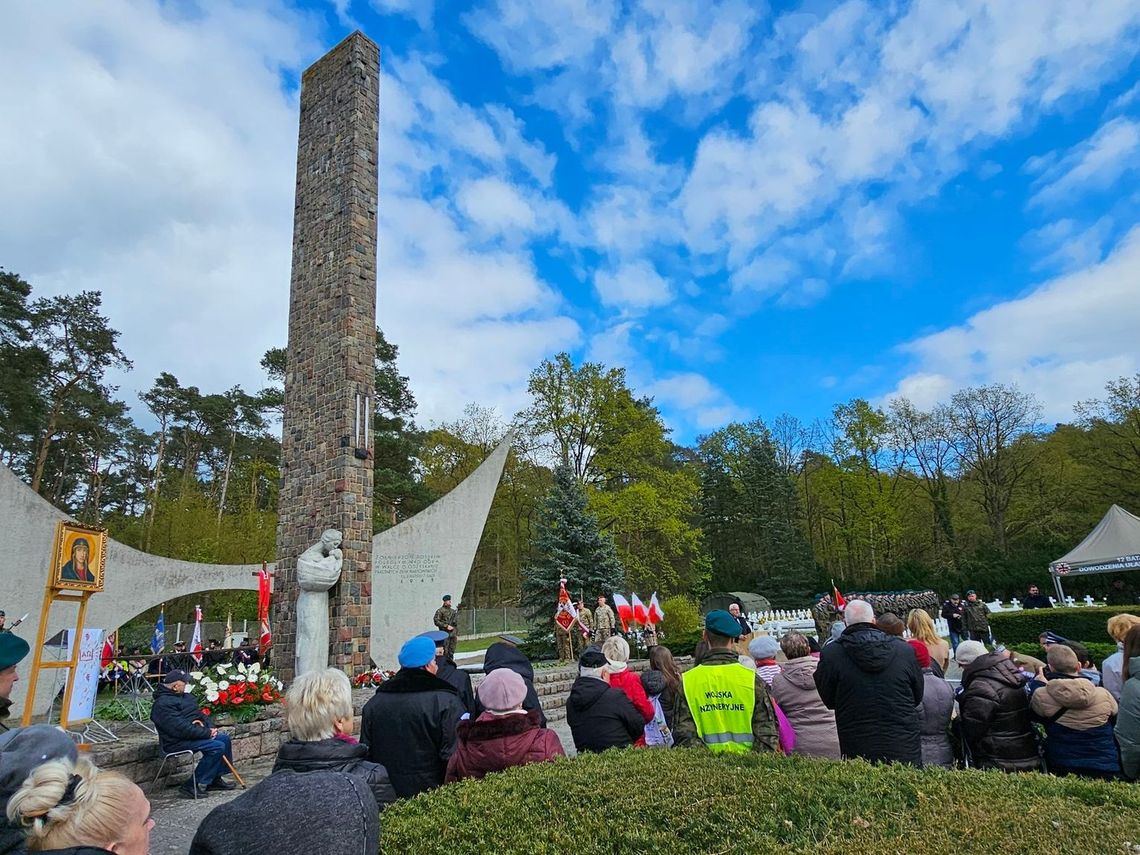Przestraszyli się żałoby narodowej i uroczystości podzielili na dwa dni Przestraszyli się żałoby narodowej i uroczystości podzielili na dwa dni