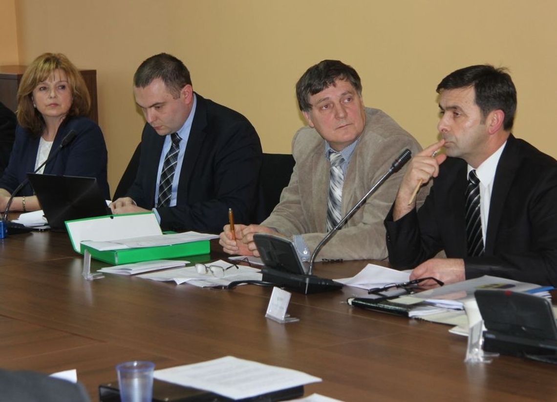 Przewodniczący nie dał się odwołać Przewodniczący nie dał się odwołać