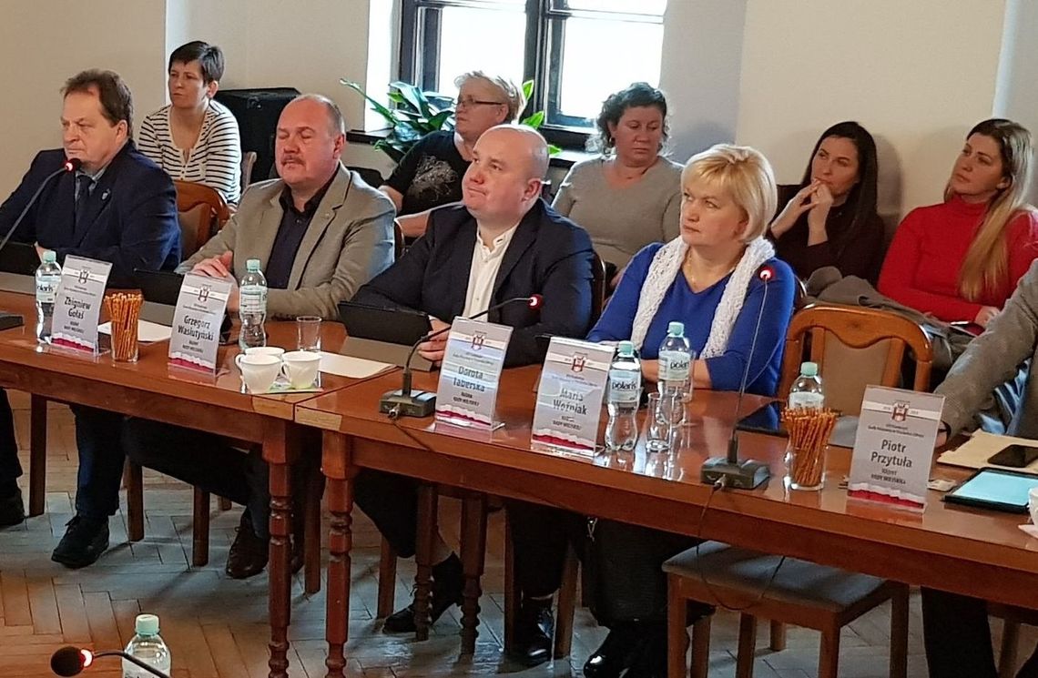 Przewodniczący nie dopuścił nas do głosu! Protest społeczności szkolnej Przewodniczący nie dopuścił nas do głosu! Protest społeczności szkolnej