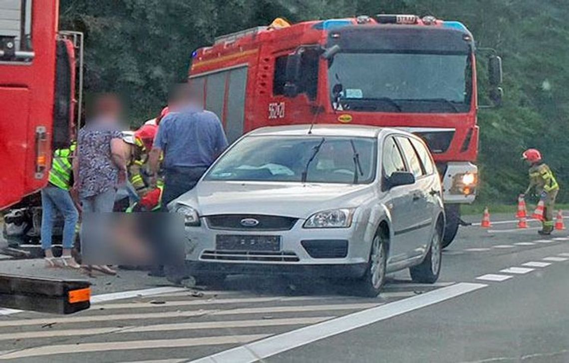 Przez nieustąpienie pierwszeństwa zderzyły się volkswagen z fordem Przez nieustąpienie pierwszeństwa zderzyły się volkswagen z fordem