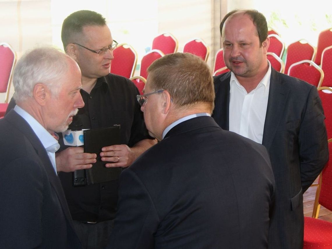 Przy golfie o biznesie i inwestycjach Przy golfie o biznesie i inwestycjach