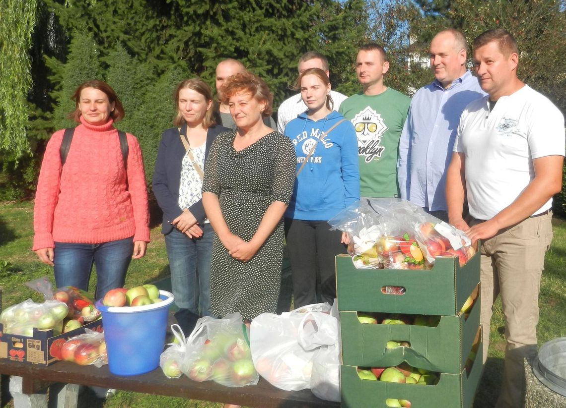Przybyli i się podzielili - jabłuszkowa akcja czytelników igryfino Przybyli i się podzielili - jabłuszkowa akcja czytelników igryfino