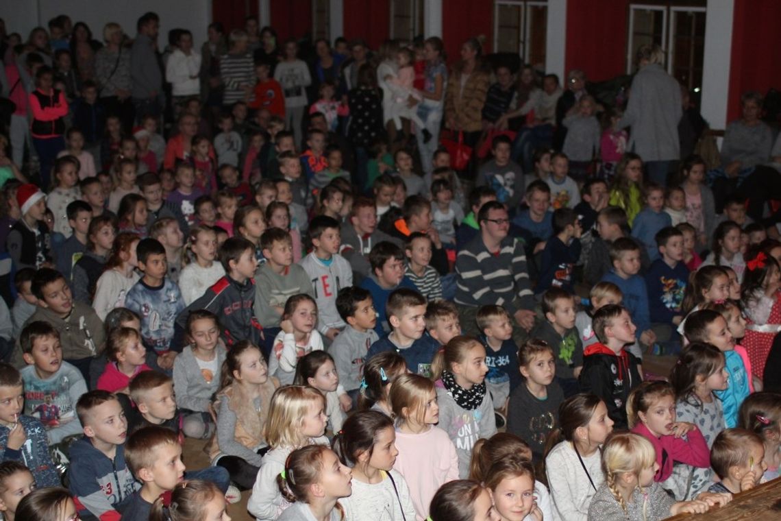 Przygotowują niespodziankę dla dzieci Przygotowują niespodziankę dla dzieci