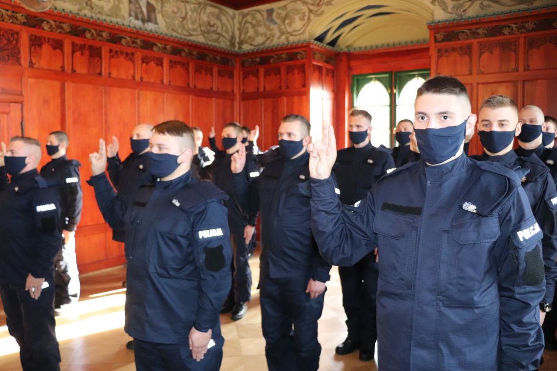 Przyjęli nowych policjantów Przyjęli nowych policjantów