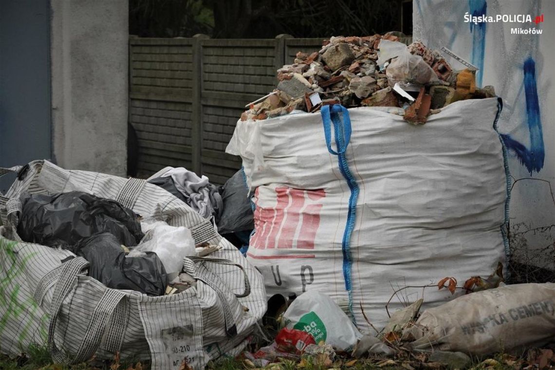 Podrzucają śmieci i uciekają. A kara to nawet 10 tys. zł kary Podrzucają śmieci i uciekają. A kara to nawet 10 tys. zł kary