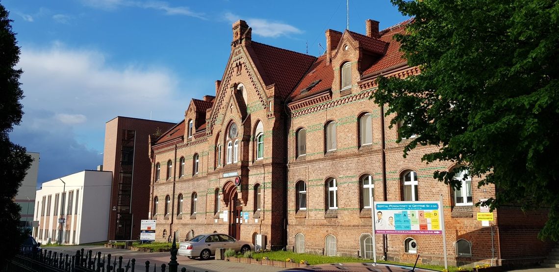 Przykro jest otrzymywać negatywne opinie i komentarze na temat organizacji szczepień - mówi prezes szpitala Przykro jest otrzymywać negatywne opinie i komentarze na temat organizacji szczepień - mówi prezes szpitala