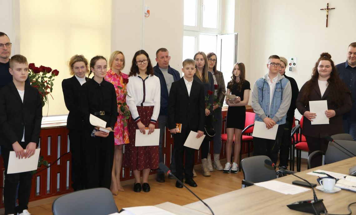 Najlepsi uczniowie w gminie otrzymali stypendia [FOTO, WIDEO]