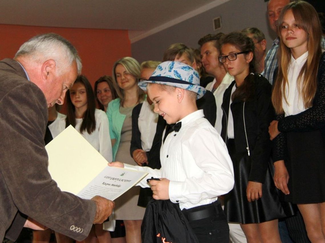 Radni docenili starania uczniów i nauczycieli Radni docenili starania uczniów i nauczycieli