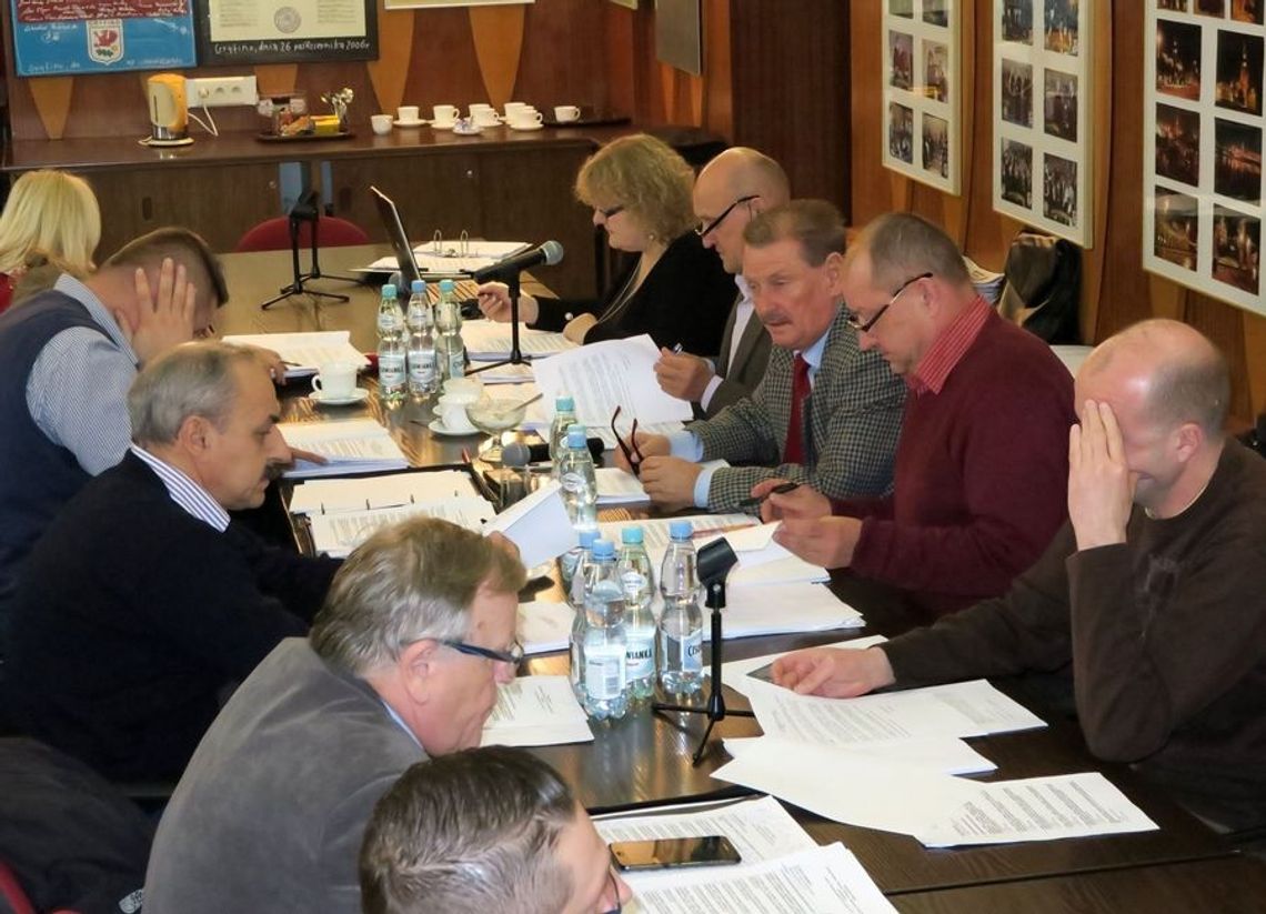 Radni na komisji a burmistrzowie w Bełchatowie Radni na komisji a burmistrzowie w Bełchatowie