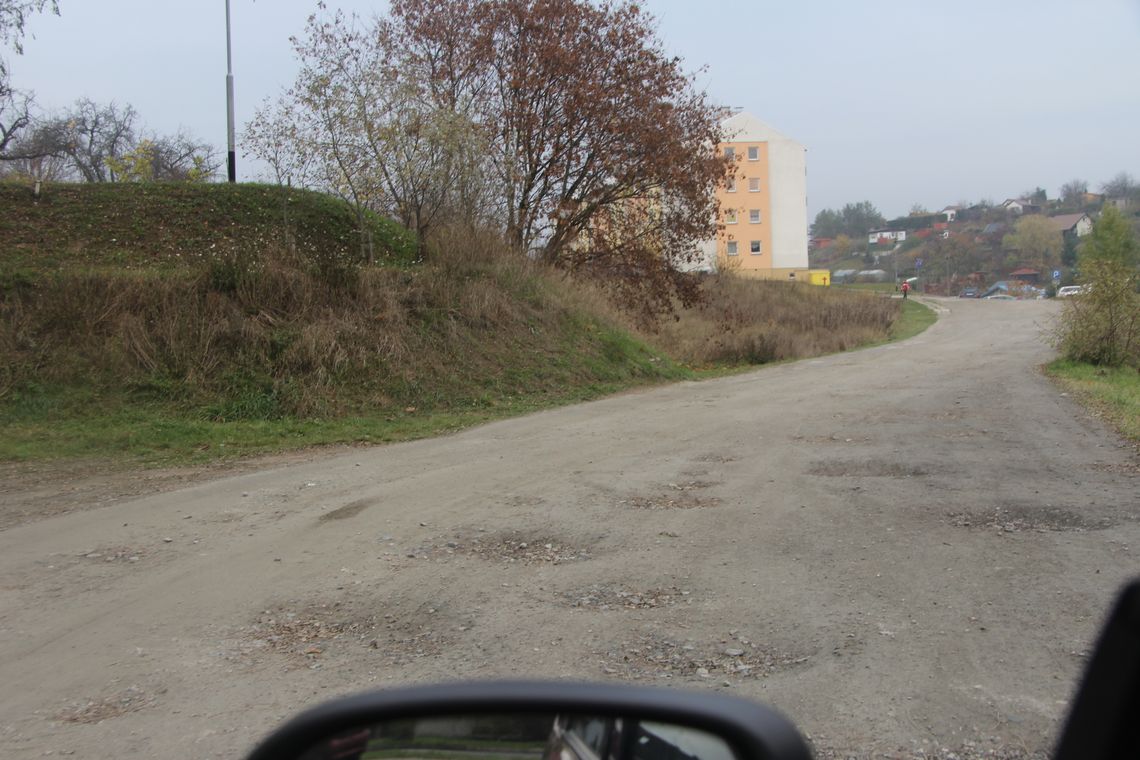 Radni pytają o dziurawe drogi. Jest bardzo dobrze – odpowiada wiceburmistrz Radni pytają o dziurawe drogi. Jest bardzo dobrze – odpowiada wiceburmistrz