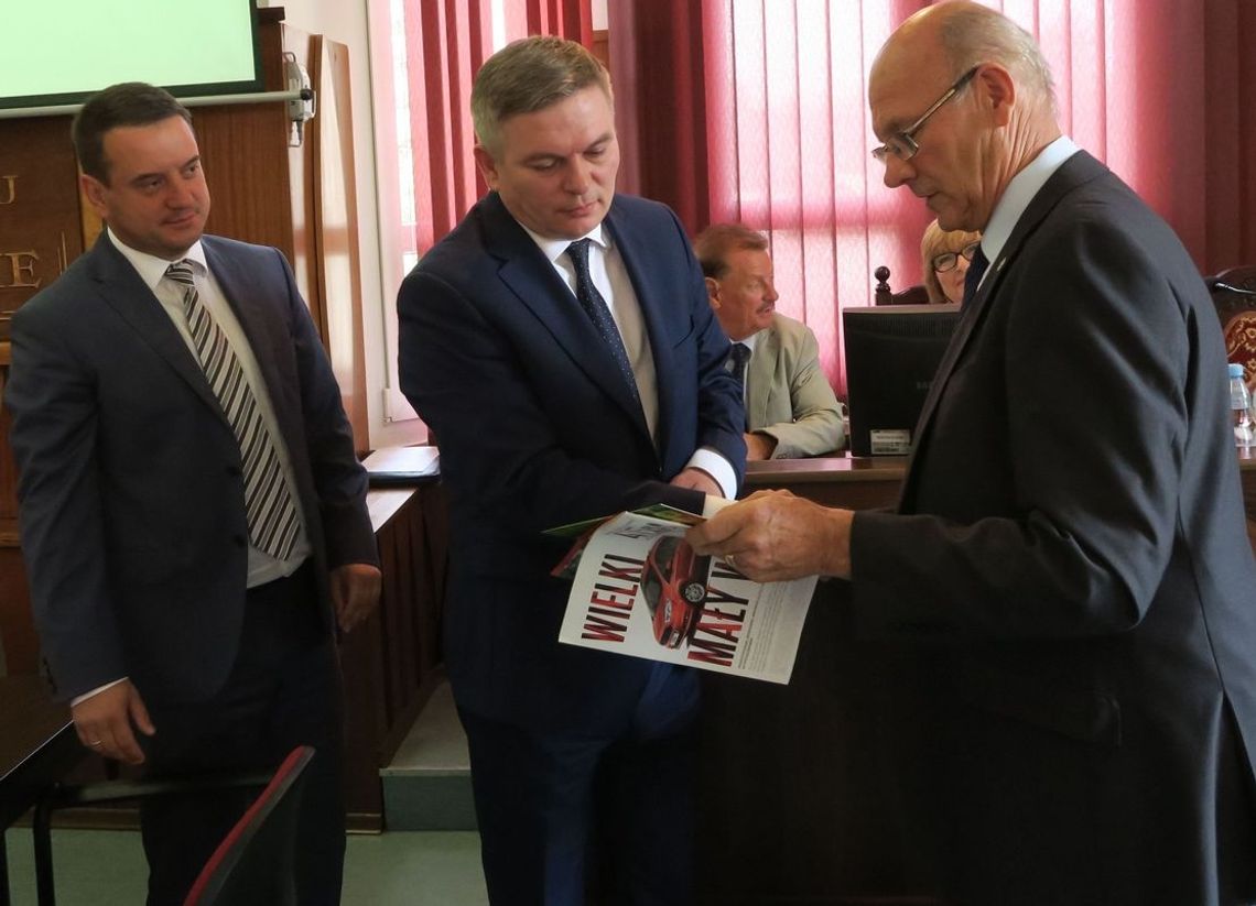 Radny działkowiec nagradza władze i funkcyjnych w gminie Radny działkowiec nagradza władze i funkcyjnych w gminie