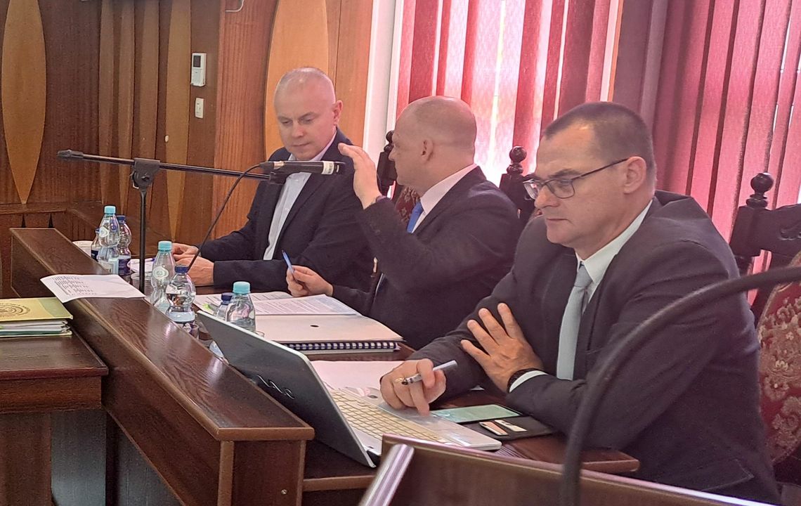 Radny PiS prostuje słowa dotyczące głosowania nad śmieciową uchwałą Radny PiS prostuje słowa dotyczące głosowania nad śmieciową uchwałą