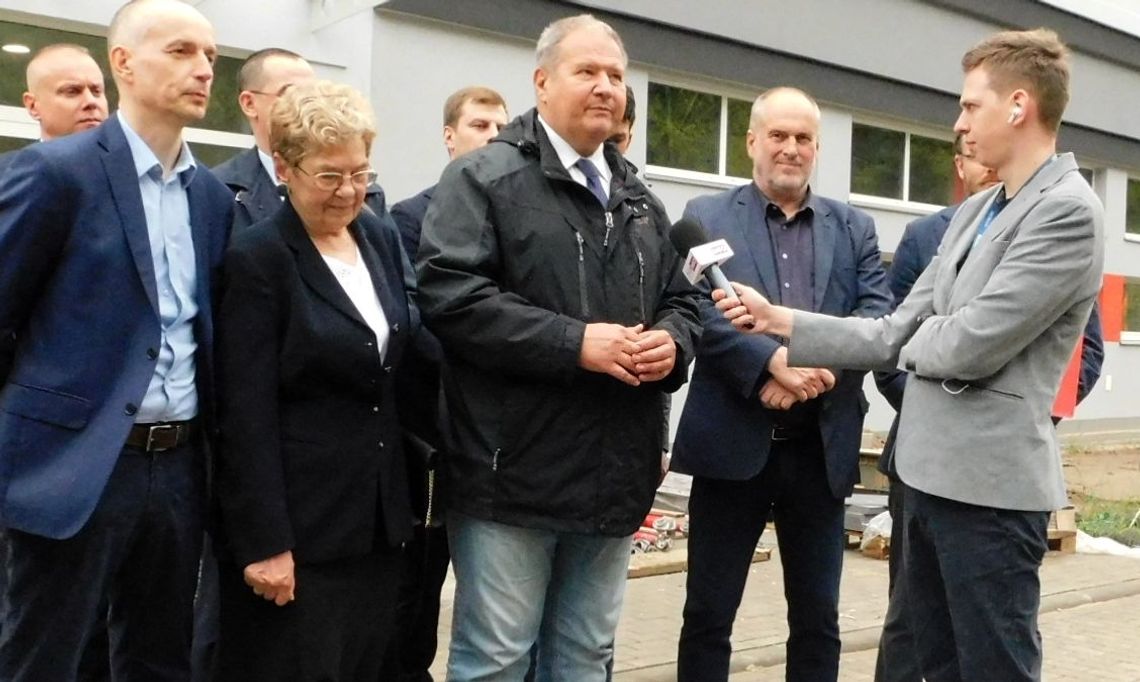 Radny powiatowy broni interesów władz gminy w sprawie hali