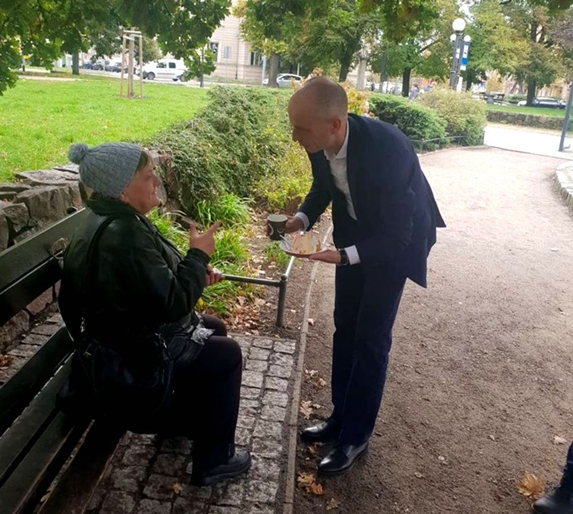 Rafał Mucha w swoje urodziny przedstawił program dla seniorów